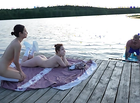 Two Girls Took Their Garments off on the Lake. a Passing Surfer Had Sexual intercourse in the Open Air