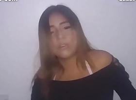 Mexicana de 19 años asiste a casting falso y deja que un extraño le rompa su culo virgen